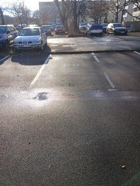 Foto - Parkplatz Halle Neustadt Lise-Meitner-Straße Ecke Hallorenstraße