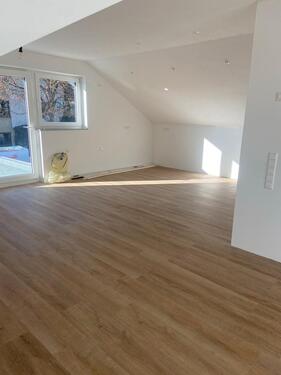 Foto - Erstbezug! Moderne 4 Zimmer-DG WHG gr. Gauben Hörenhausen