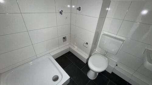 Foto - 2 Zimmer neues Duschbad - 439,00 EUR Kaltmiete, ca.  55,00 m²