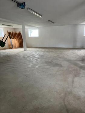 Foto - Lagerhallen - 950,00 EUR Kaltmiete,