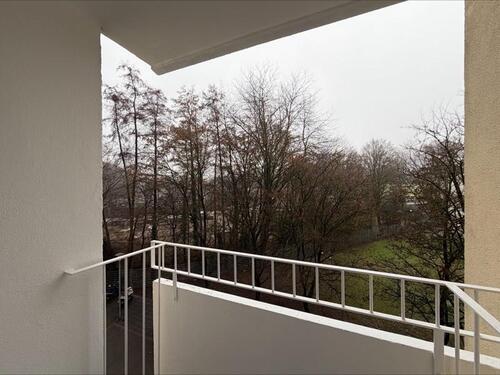 Foto - Großzügig geschnittene 2-Zi.-Wohnung mit Balkon!