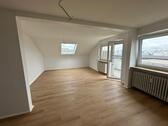 Foto - *** Neckarsulm: zentrumsnahe, frisch renovierte 3-Zi.-DG-Whg. mit Balkon + Stellplatz ***