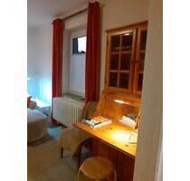 Eine Wohnung mit Dusche, kleine Terrasse und zwei Pkw Stellplätze - Dallgow-Döberitz