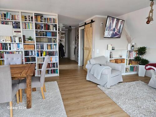 Foto - Vollständig renovierte 3-Zimmer-DG-Wohnung mit Loggia und Einba