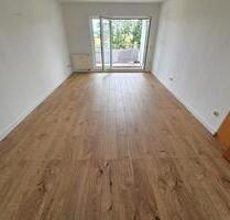 Moderne 3- Zimmerwohnung in idyllischer Lage inkl Balkon + Bad mit Badewanne + Laminat + Stellplatz - Burg