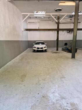 Foto - Garage 210qm Rolltor 4m hoch Stellplatz Werkstatt