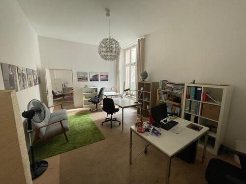 Foto - Schreibtisch Arbeitsplatz in Medienbüro 220 € + MwSt