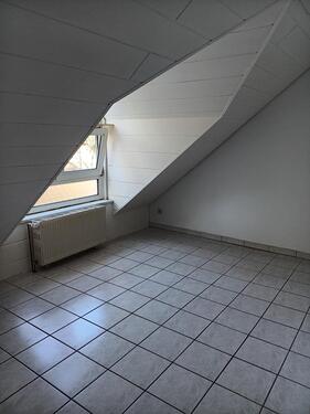 Foto - Schöne Dachgeschosswohnung in Schwalbach inkl. Küche zu vermieten