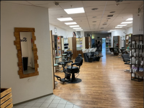 Foto - Voll ausgestatteter Friseursalon im Ertl-Zentrum Hallstadt zu vermieten!
