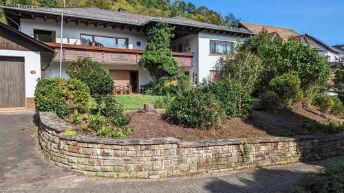 Foto - Großes Zweifamilienhaus in Eibach