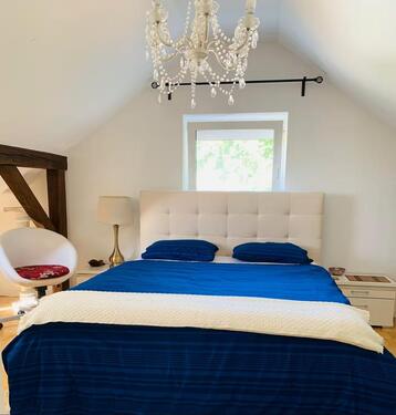 Foto - Lichtdurchflutete, absolut ruhige 2-Zi. Dachgeschosswohnung