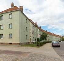 Einziehen und wohlfühlen. Charmante Dachgeschoss-Wohnung mit Dusche und Balkon zu vermieten - Schönebeck (Elbe)