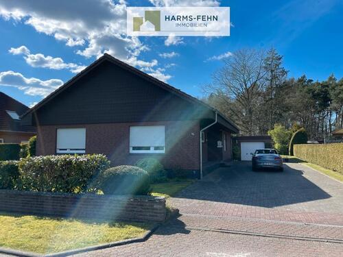 Foto - *** Ebenerdiges Wohnen in ruhiger Siedlungslage von R´fehn *** Schicker renovierter Bungalow mit gr. Garage u. uneinsehbarem Grdstck. KM. 1.150,- € + 100,- € NK. zzgl. Strom u. Gas