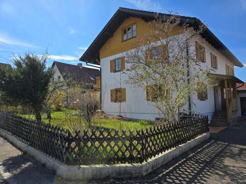 Foto - Mehrfamilienhaus mit Einliegerwohnung (79 kWhm²)