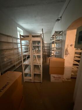 Foto - Archiv in der Karl Heine Straße mit ca. 400 Regalmetern zu vermieten