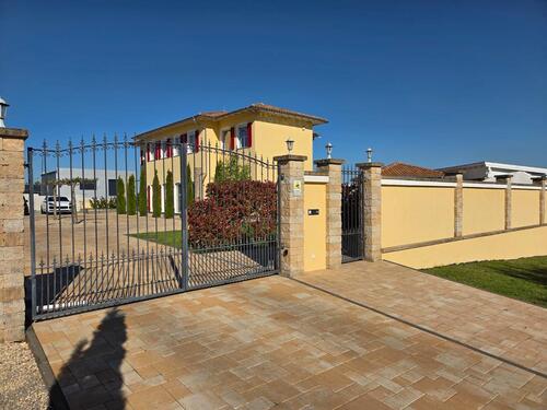 Foto - Unternehmervilla Toskana Villa mit Outdoorküche Bar nahe Bodensee