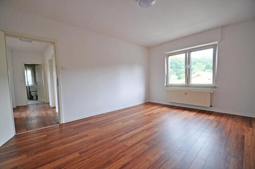 Foto - Bausendorf: Geräumige 2ZKB Wohnung mit Außenstellplatz