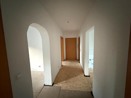 Foto - Helle 3,5-Zimmer-Erdgeschosswohnung mit eigenem Garten & Garage