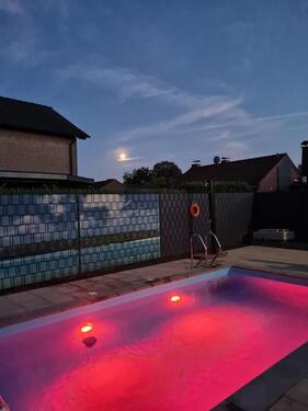 Foto - Wärmepumpe, PV-Anlage, Pool, Kamin, Garage, Stellplätze, ---