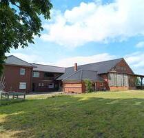 Ein-Zweifamilienhaus mit Gewerbe + Tierhaltung - Berge