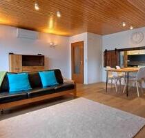 Von Privat: Vollmöbilierte DG-Wohnung mit Klimaanlage - Steinenbronn