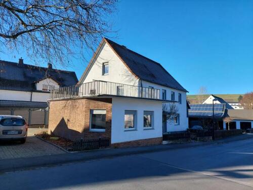 Foto - Haus für Großfamilie (3 Bäder + Gäste-WC + 8 Schlafzimmer)!