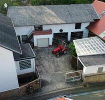Einfamilien-Wohnhaus mit Nebengebäuden, 14 km von Bad Kreuznach