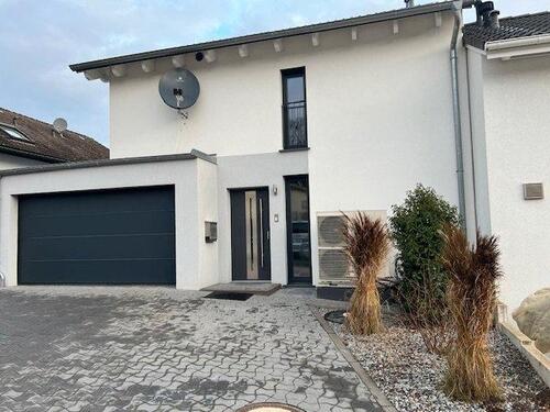 Foto - DHH mit zwei Wohneinheiten und Potenzial