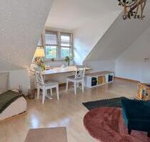 Möblierte 1-Zimmer-Dachgeschosswohnung mit Terrasse & Tiefgarage - Leipzig Süd