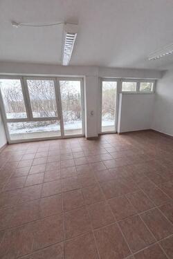 Foto - Attraktive 2-Zimmer-Souterrainwohnung mit Terrasse