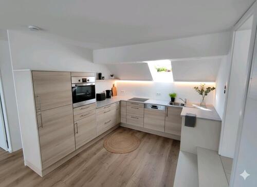 Foto - Moderne möblierte 2-Zimmer-DG-Wohnung mit Klimaanlage in Kürn