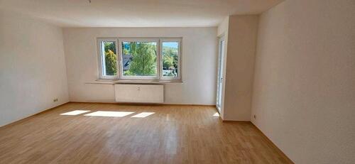 Foto - Frisch renovierte 3-Zimmer-Wohnung mit Wannenbad, EBK, Südbalkon