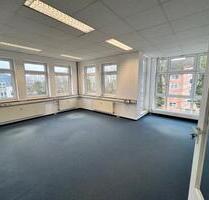 Direkt in der Stadt: ansprechende und klimatisierte Praxis-undoder Bürofläche - Friedrichsdorf