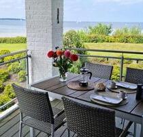 % Ferienwohnung AquaMarin mit BALKON direkt am Meer bei Laboe %