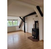 Dachgeschosswohnung mit Kamin & Altbaucharme in Berlin-Reinickend