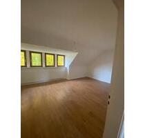 Wir haben renoviert! Ideale 3 Zimmerwohnung im Dachgeschoss - Uetersen