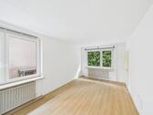 Foto - 1 x WG-Zimmer in S-Untertürkheim, schöne Terrasse, Gartenanteil, EBK, gute Lage, sofort frei