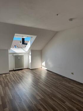 Foto - 2-Zimmer-DG-Wohnung in Olching mit Balkon renovierungsbedürftig