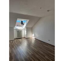 2-Zimmer-DG-Wohnung in Olching mit Balkon renovierungsbedürftig