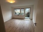 Foto - Sanierte 2-ZW mit Balkon & TG-Stellplatz in Stuttgart-Bad Cannsta