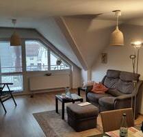 Gepflegte 2-Zimmer-Dachgeschosswohnung mit Loggia, Fernblick - Nidda