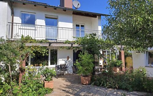 Foto - Charmante Doppelhaushälfte mit Wintergarten und großem Garten