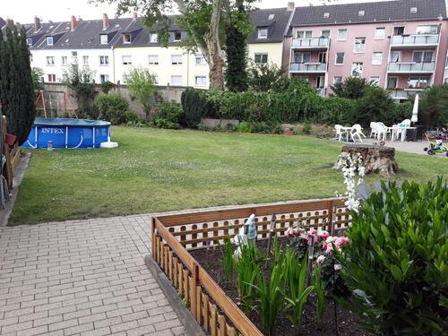 Foto - große unrenovierte Wohnung im EG mit Gartennutzung im gepfle. MFH