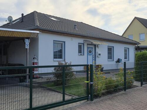Foto - Bungalow mit Photovoltaikanlage