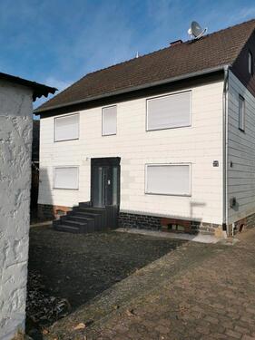 Foto - Bauernhaus mit Garten und Scheune