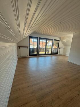 Foto - Helle 3-Zimmer-Dachgeschosswohnung mit Loggia in Niedernberg