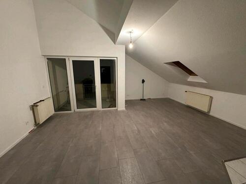 Foto - 2 Zimmer DG Wohnung mit Küche + Badmöbel + Stellplatz