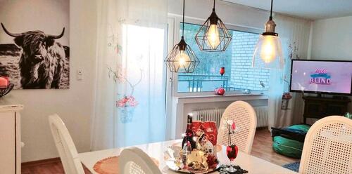 Foto - Helle Zwei Zimmer Wohnung mit Balkon, voll möbliert.