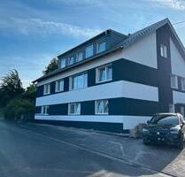 Großzügige, neu sanierte 5-Zimmer-Wohnung mit Balkon - Vettelschoß