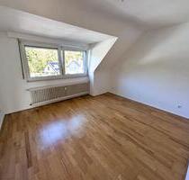 Helle 3-Zimmer-Dachgeschosswohnung mit Einbauküche in Köln-Porz,